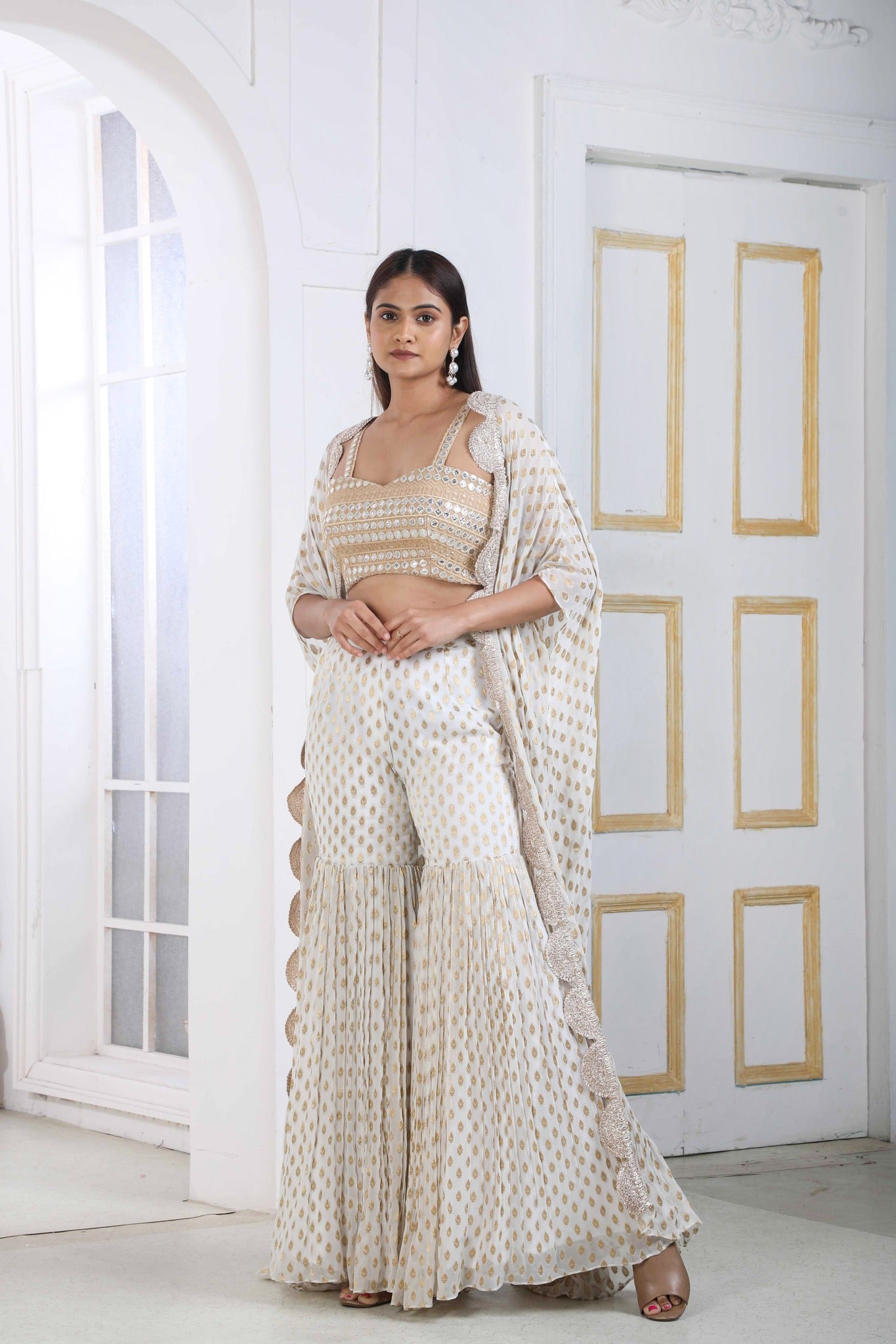 Buy saree with shrug in India @ Limeroad